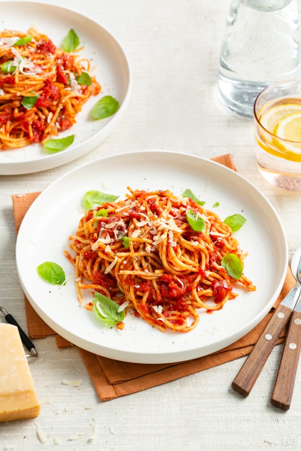 Spaghetti All Uovo Met Napoletanasaus Grand Italia