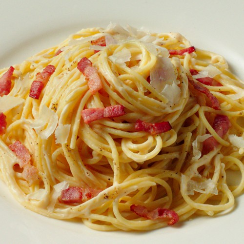 Spaghetti Carbonara met pancetta en knoflook - Grand'Italia
